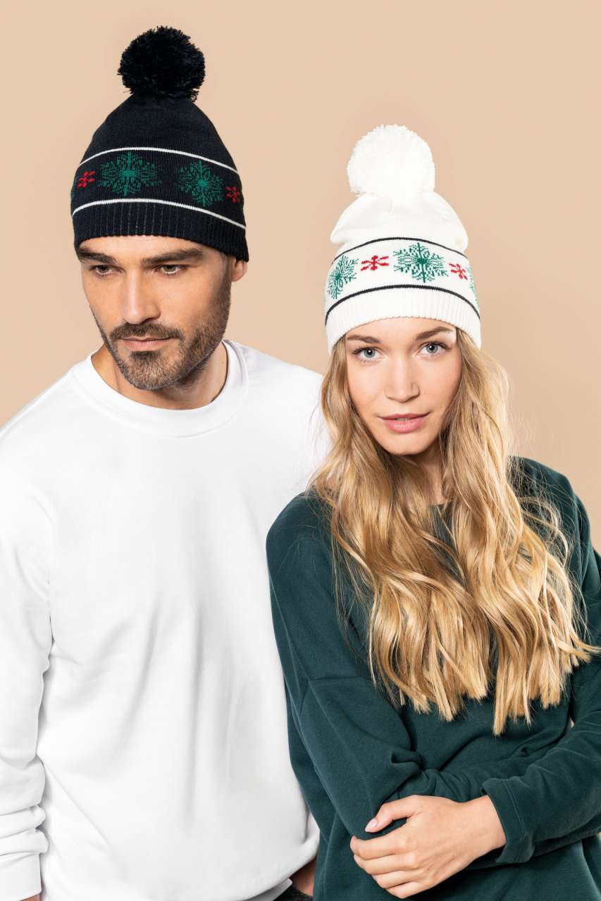 KP558 BEANIE WITH CHRISTMAS PATTERNS – Obrázok 4