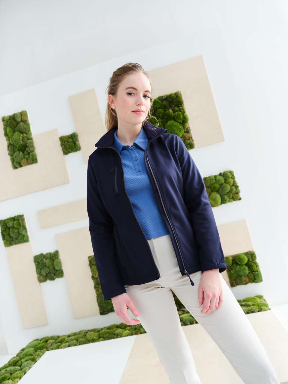 RETRA616 WOMEN'S HONESTLY MADE RECYCLED PRINTABLE SOFTSHELL JACKET – Obrázok 5